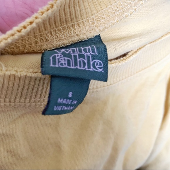 WILD FABLE Short Sleeve Slim Fit Cropped T-Shirt Mustard Yellow Distressed Small - Picture 4 of 6